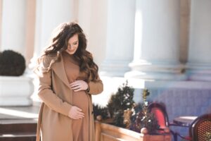 9 Tips For A Safe & Healthy Winter Pregnancy cover
